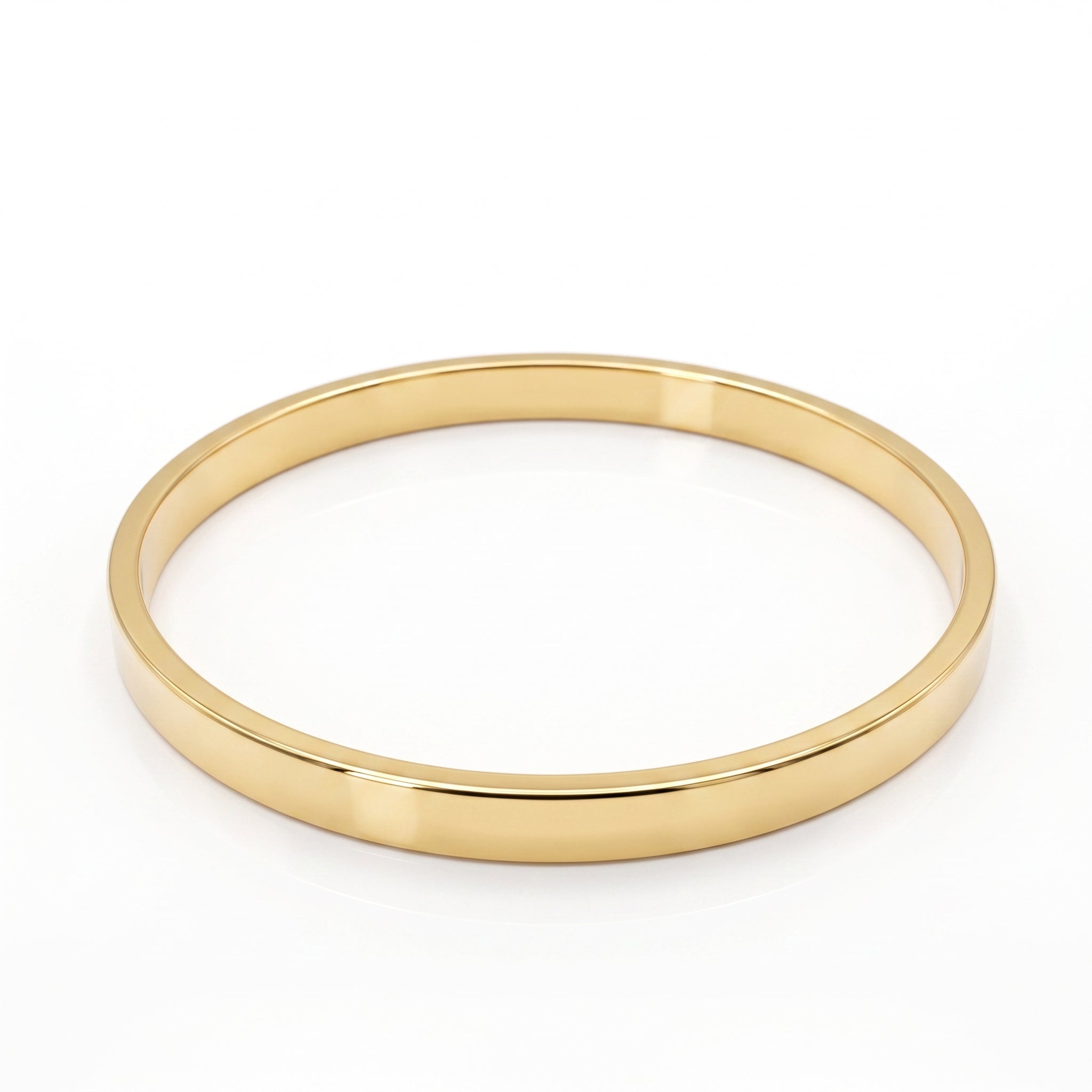 E.Z minimalist polished yellow gold solid bangle starting from 8g, isolated on a pure white background.	غويشة سادة بسيطة ولامعة من الذهب الأصفر من E.Z تبدأ من 8 جم، معزولة على خلفية بيضاء نقية.