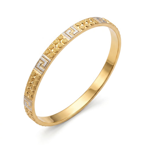E.Z two-tone patterned solid gold bangle with white gold accents starting from 9.50g, isolated on a pure white background.	غويشة سادة منقوشة بلونين مع تفاصيل من الذهب الأبيض من E.Z تبدأ من 9.50 جم، معزولة على خلفية بيضاء نقية.