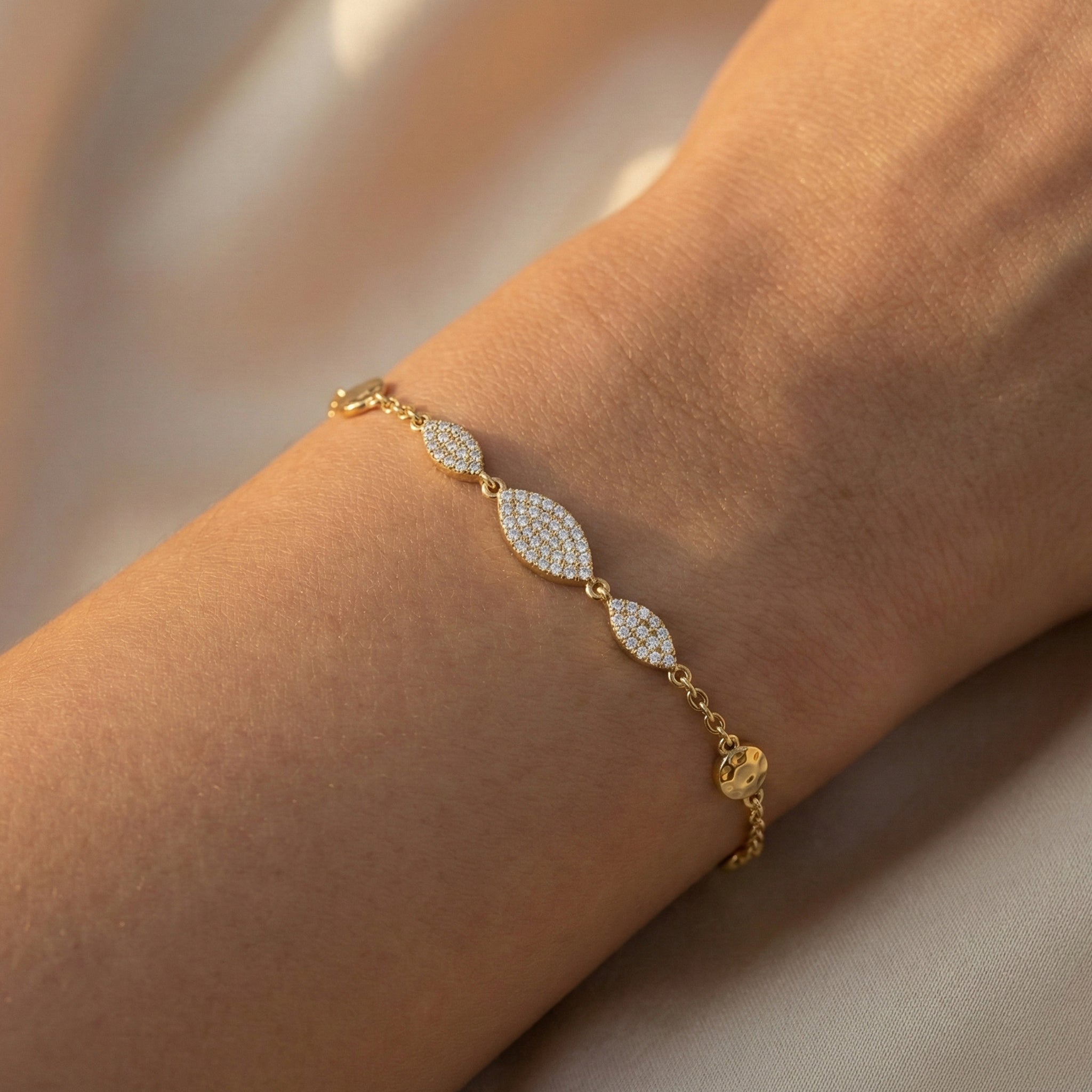 إسورة من الذهب الأصفر عيار 18 بتصميم حلقات دقيقة