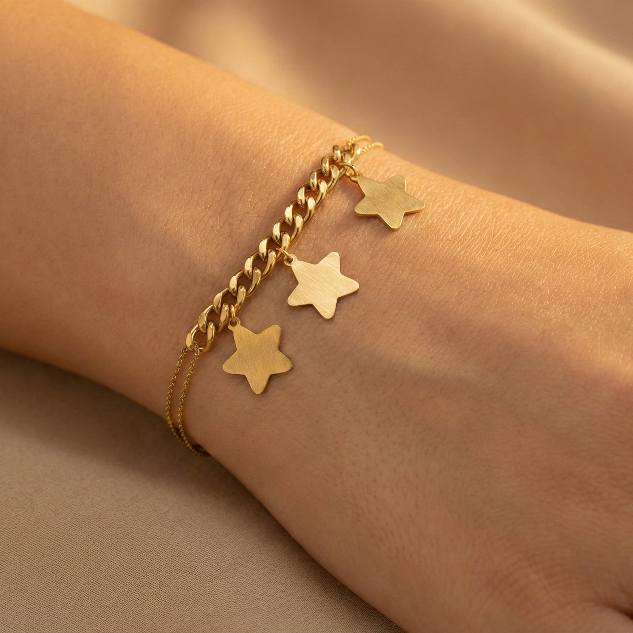 إسورة النجوم الثلاثي السماوي من الذهب الأصفر عيار 18