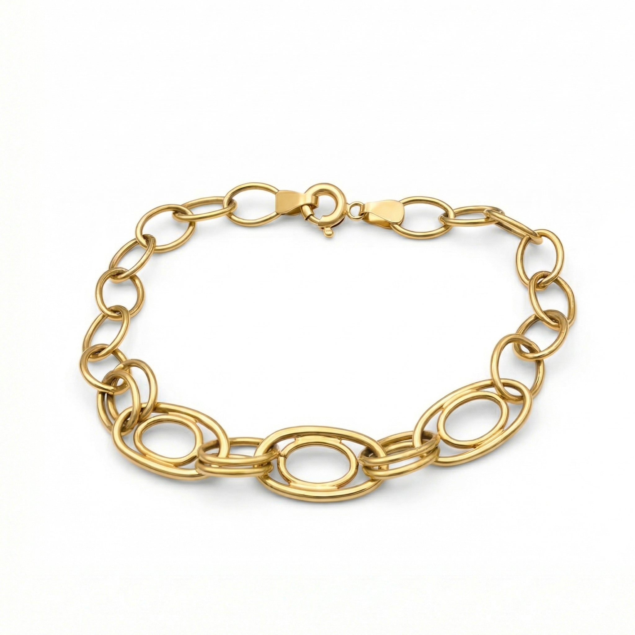 A Dreams 18k yellow gold linked oval bracelet presented on a clean white background.