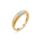 L'azurde 18k yellow gold textured ring, featuring a slimmed bottom band and seven brilliant stones, isolated on a pure white background.	خاتم لازوردي من الذهب الأصفر عيار 18 بتصميم بارز الملمس ونحيف من الأسفل مع 7 أحجار براقة، معزول على خلفية بيضاء نقية.