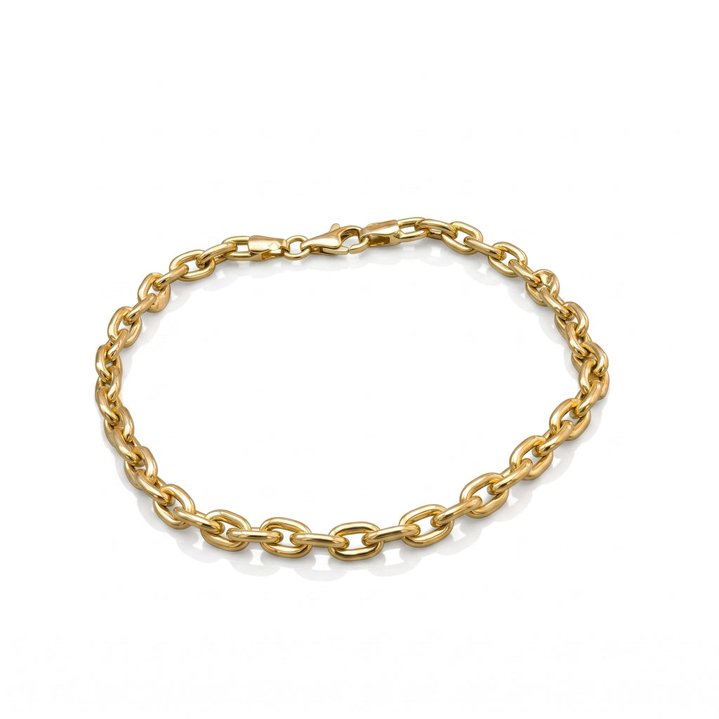 Wassef 18k yellow gold chain link bracelet, pure white background for e-commerce.	انسيال جنزير من ذهب واصف عيار 18، على خلفية بيضاء نقية.