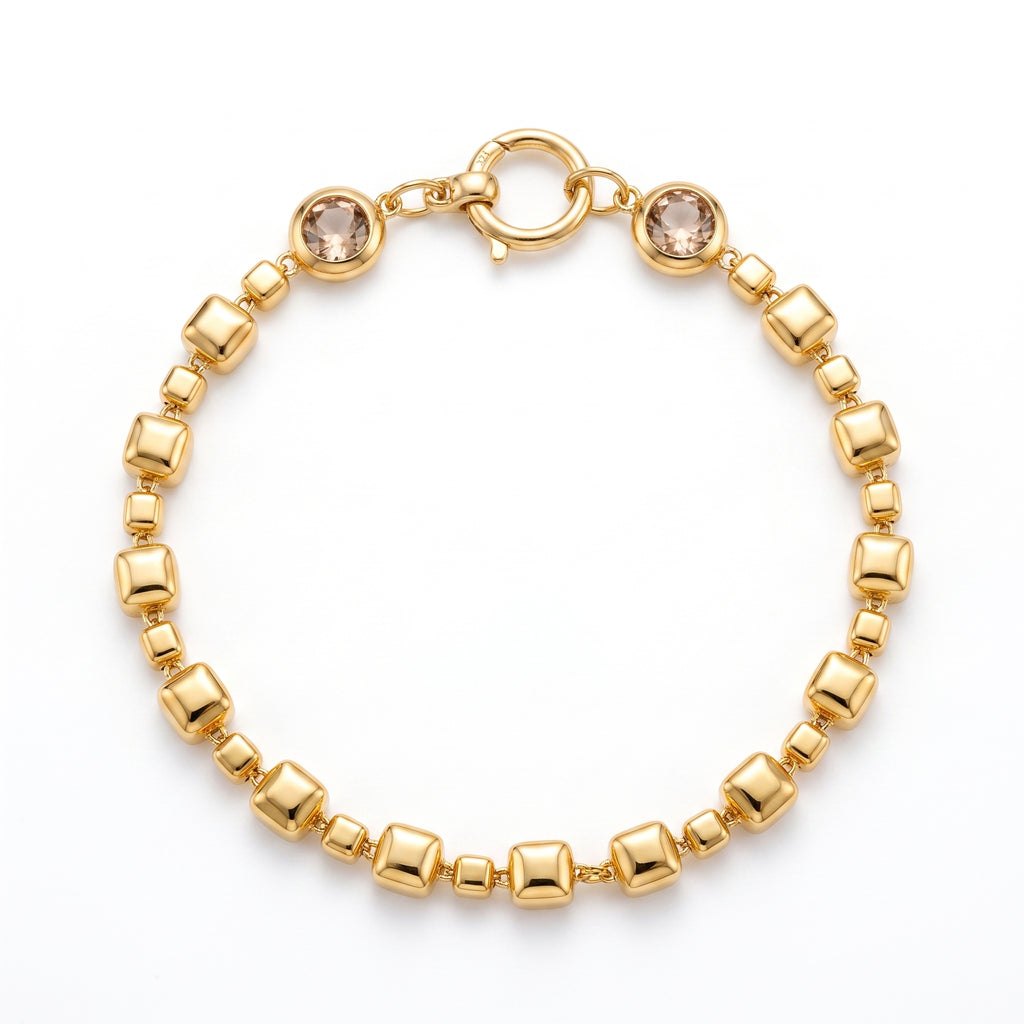 L'azurde 18k yellow gold square link bracelet with light brown stones and a round clasp, pure white background.	انسيال لازوردي ذهب أصفر عيار 18 بحلقات مربعة وأحجار بنية فاتحة وقفل دائري، على خلفية بيضاء نقية.