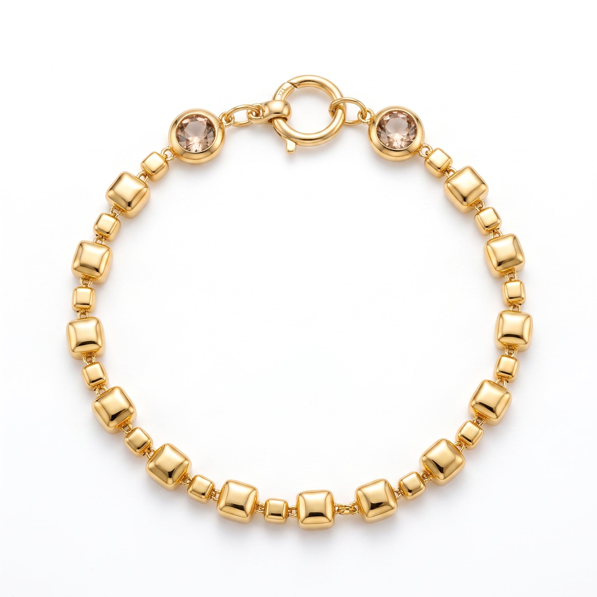 L'azurde 18k yellow gold square link bracelet with light brown stones and a round clasp, pure white background.	انسيال لازوردي ذهب أصفر عيار 18 بحلقات مربعة وأحجار بنية فاتحة وقفل دائري، على خلفية بيضاء نقية.