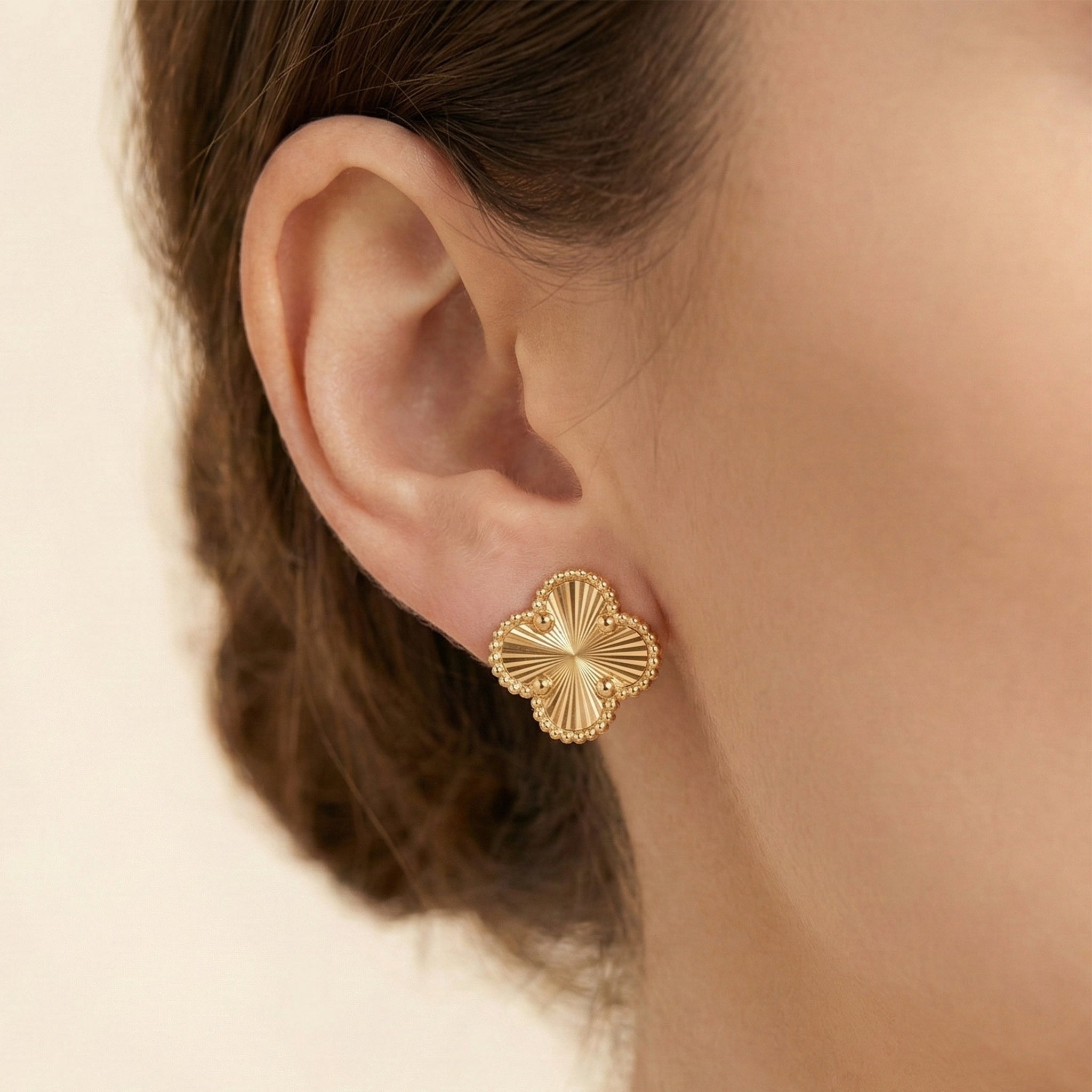 The Radiant Sunburst Clover Studs 18K Yellow Gold
