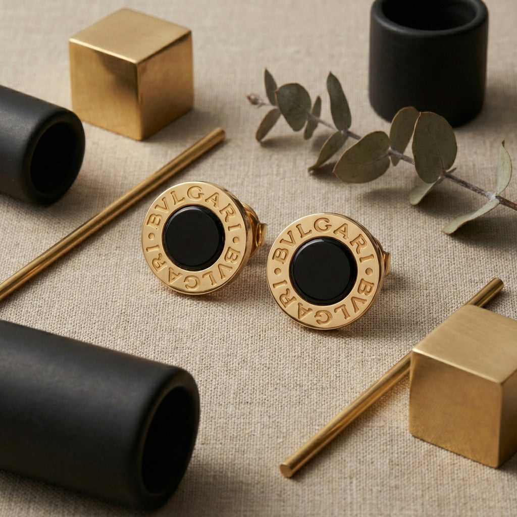 حلق أزرار أونيكس وذهبية مميزة من الذهب الأصفر عيار 18