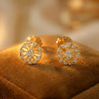 حلق مسمارية مدلاة ومفرغة بتصميم Radiant من الذهب الأصفر عيار 18