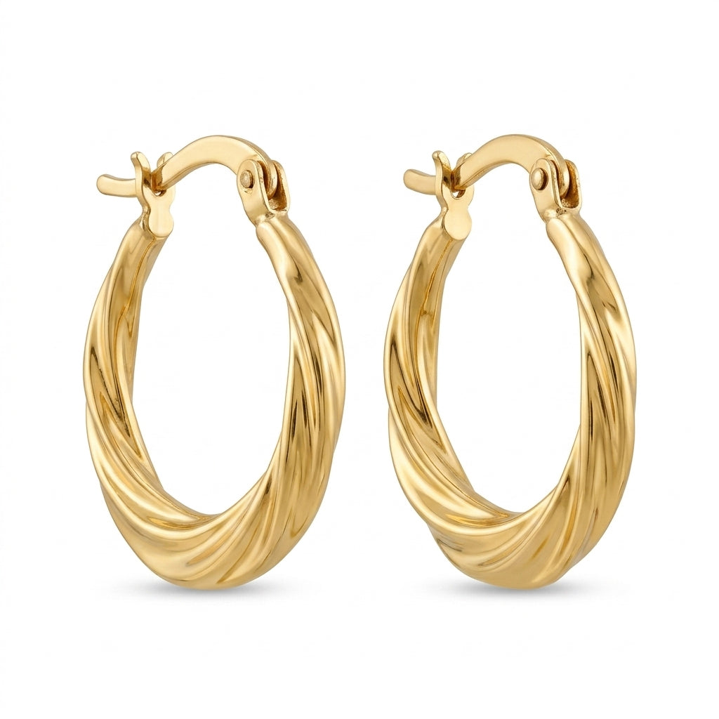Queen gold 18k yellow gold twisted hoop earrings weighing 2.82 gm, showcased on a pure white background.
أقراط دائرية مجدولة من كوين جولد (Queen gold) من الذهب الأصفر عيار 18 بوزن 2.82 جرام معروضة على خلفية بيضاء نقية.