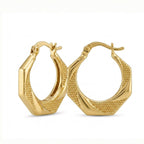 Royal Select 18k yellow gold hexagonal hoop earrings weighing 3.47 gm, featuring a unique half-textured, half-polished design on a pure white background.
حلق سداسي الشكل من رويال سيلكت (Royal Select) دهب أصفر عيار 18 بوزن 3.47 جرام، بيتميز بنقشة بارزة مع جزء سادة بيلمع على خلفية بيضا نقية.