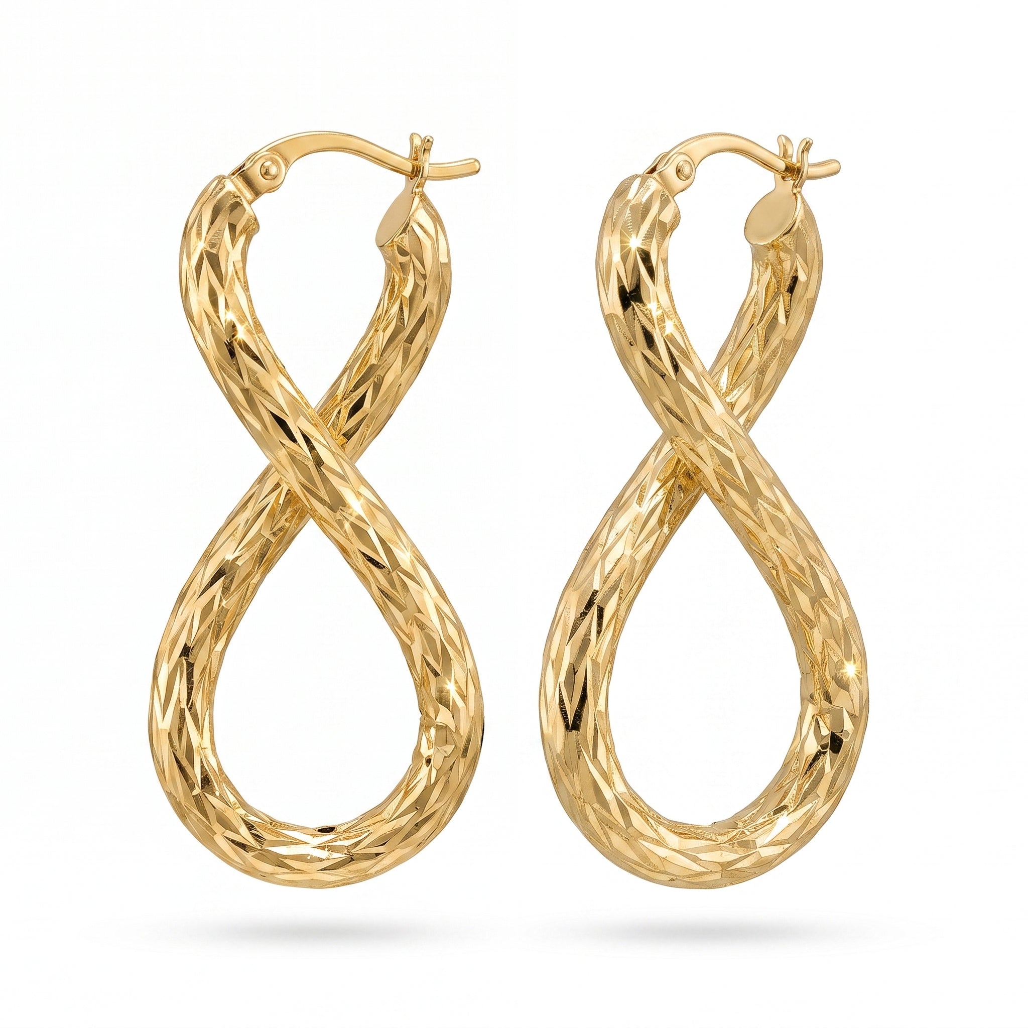UNO brand 18k yellow gold infinity shaped textured hoop earrings on a pure white background.
حلق دهب عيار 18 ماركة أونو بتصميم إنفينيتي بارز على خلفية بيضا