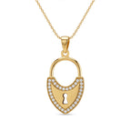 King gold 18k yellow gold lock pendant necklace weighing 3.11 gm, featuring a heart-shaped padlock design with sparkling accent stones on a pure white background.
قلادة ذهب عيار 18 من كينج جولد (King gold) بوزن 3.11 جرام، بتصميم قفل على شكل قلب مرصع بفصوص لامعة على خلفية بيضاء نقية.