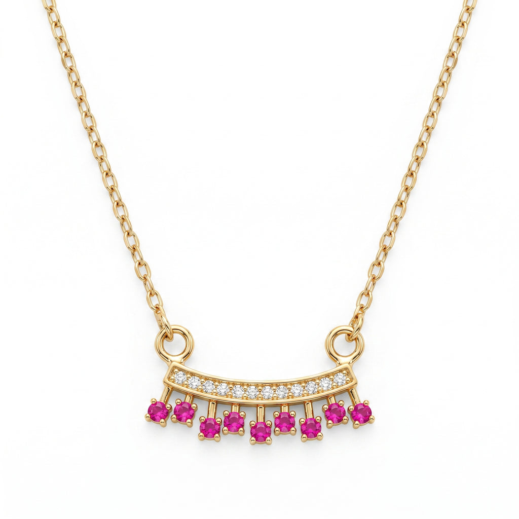18K gold fringe necklace with clear pavé stones and seven vibrant fuchsia pink gemstones laid flat on a white marble surface.
سلسلة ذهب عيار ١٨ مع دلاية بأحجار شفافة بريليانت و٧ أحجار فوشيا بينك زاهية، معروضة بشكل مسطح على سطح رخام أبيض.