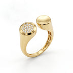 UNO 18k yellow gold open ring featuring a twin-disc design with one smooth polished end and one stone-encrusted end, weighing 2.40 gm, on a pure white background.
خاتم أونو دهب عيار 18 بتصميم مفتوح بدائرتين، واحدة سادة بلمعة والتانية مرصعة بفصوص، وزن 2.40 جرام على خلفية بيضا.