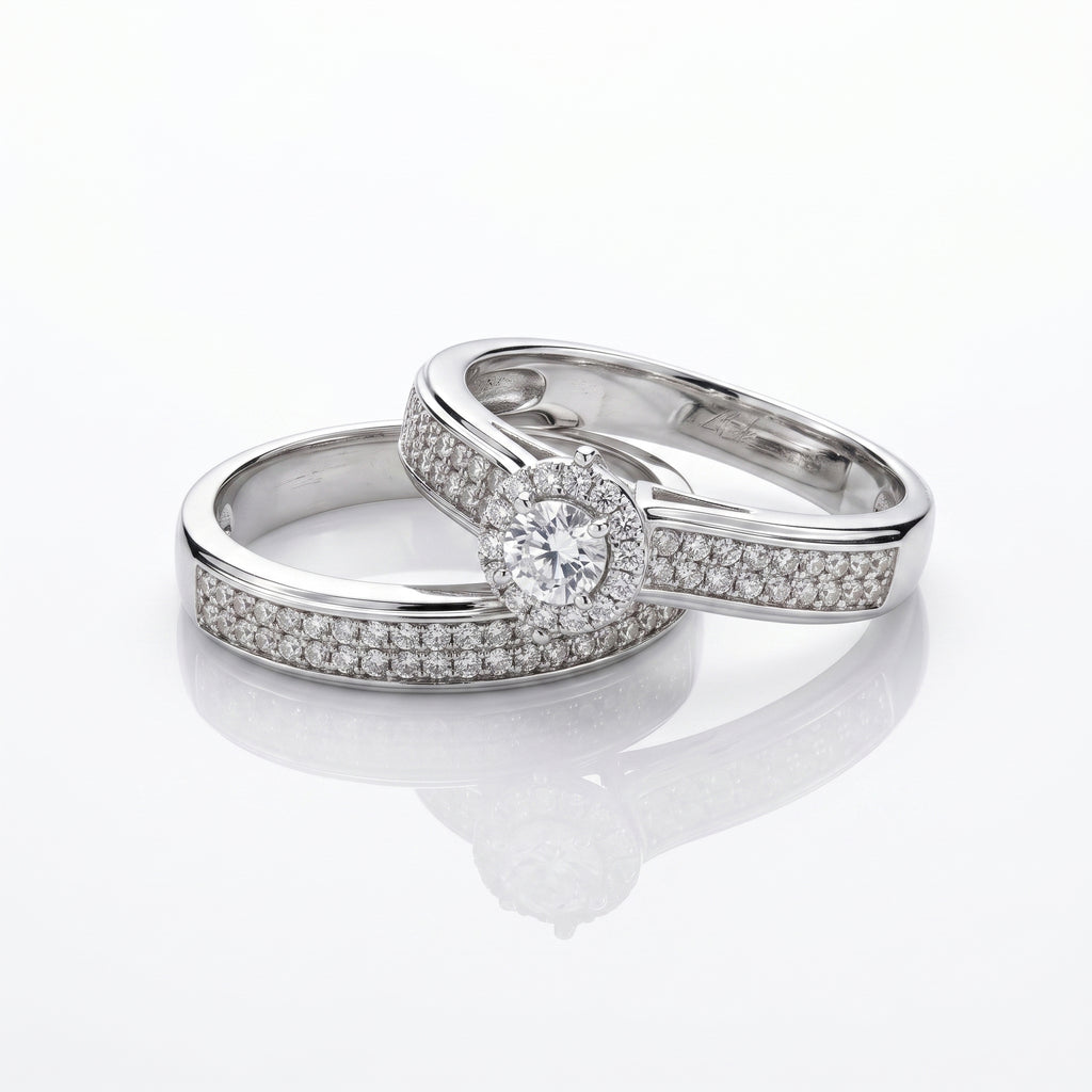 Egypt Gold 18k white gold twin ring set featuring shimmering stones on a pure white background, weighing 6.70g.	طقم توينز ذهب أبيض عيار 18 من إيجيبت جولد مرصع بفصوص لامعة على خلفية بيضاء، بوزن 6.70 جم.