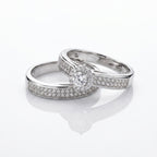 Egypt Gold 18k white gold twin ring set featuring shimmering stones on a pure white background, weighing 6.70g.	طقم توينز ذهب أبيض عيار 18 من إيجيبت جولد مرصع بفصوص لامعة على خلفية بيضاء، بوزن 6.70 جم.