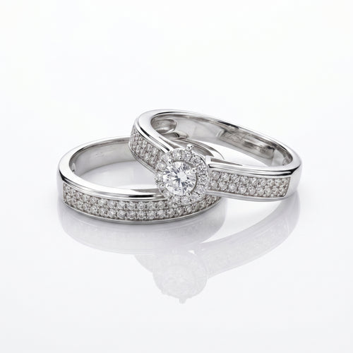Egypt Gold 18k white gold twin ring set featuring shimmering stones on a pure white background, weighing 6.70g.	طقم توينز ذهب أبيض عيار 18 من إيجيبت جولد مرصع بفصوص لامعة على خلفية بيضاء، بوزن 6.70 جم.