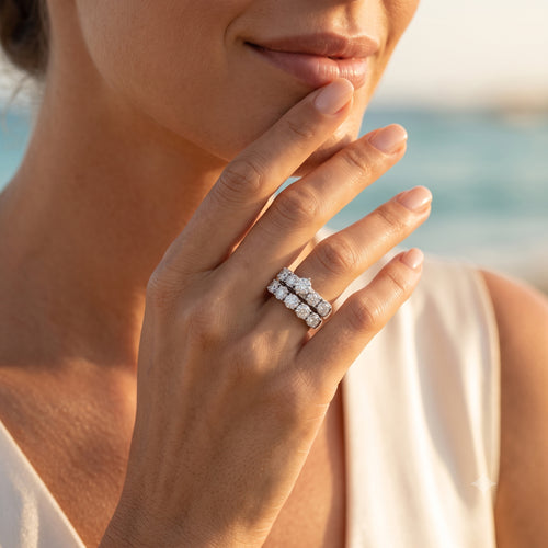 Macro beauty shot of a woman wearing The Luminous Crown Twin Rings in 18k yellow gold by Egypt Gold delicately posed near her face.	لقطة مقربة ليد عارضة ترتدي خواتم توينز التاج المضيء ذهب أصفر عيار 18 من إيجيبت جولد بجوار وجهها.