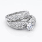 L'azurde 18k white gold twin ring set weighing 10.36g featuring sparkling simulated stones on a pure white background.	طقم خواتم توينز من لازوردي ذهب أبيض عيار 18 بوزن 10.36 جرام مع أحجار لامعة على خلفية بيضاء نقية.