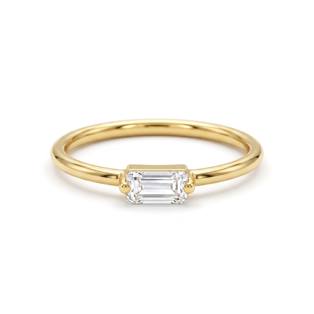 Andria 18k yellow gold sleek ring featuring a horizontal white stone, pure white background for e-commerce.	خاتم أندريا رقيق من الذهب الأصفر عيار 18 يتميز بفص أبيض أفقي، خلفية بيضاء نقية.