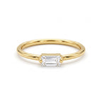 Andria 18k yellow gold sleek ring featuring a horizontal white stone, pure white background for e-commerce.	خاتم أندريا رقيق من الذهب الأصفر عيار 18 يتميز بفص أبيض أفقي، خلفية بيضاء نقية.