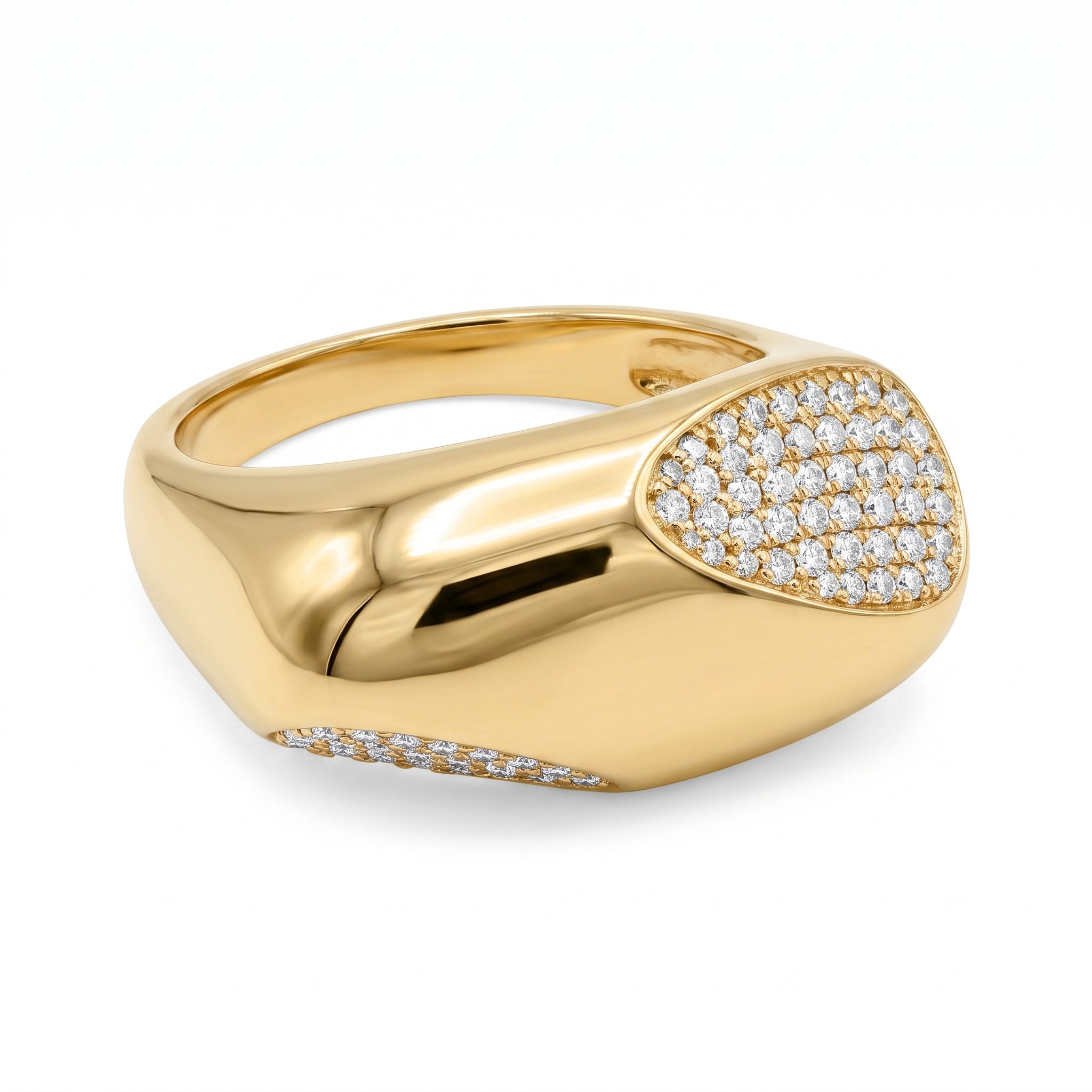Fine Gold 18k yellow gold sculptural ring featuring sparkling stones on a pure white background. خاتم فاين جولد ذهب أصفر عيار 18 بتصميم فني مرصع بفصوص براقة على خلفية بيضاء نقية.