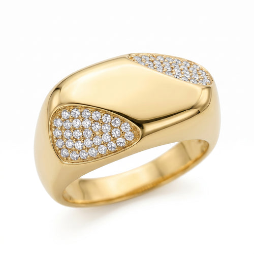 Fine Gold 18k yellow gold sculptural ring featuring sparkling stones on a pure white background. خاتم فاين جولد ذهب أصفر عيار 18 بتصميم فني مرصع بفصوص براقة على خلفية بيضاء نقية.