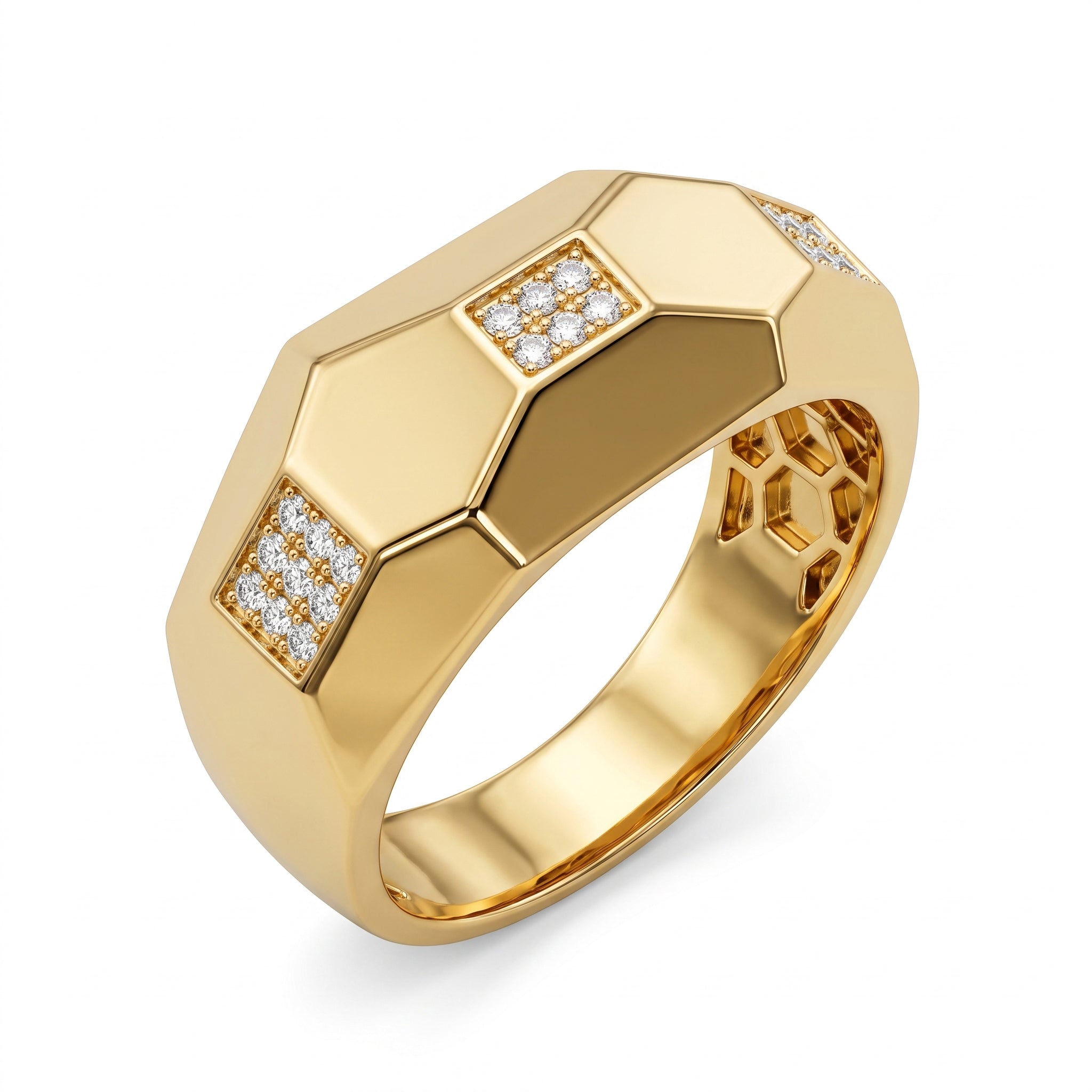 Remas Gold 18k yellow gold geometric faceted ring weighing 2.93g on a pure white background. خاتم ريماس جولد هندسي مضلع من الذهب عيار 18 بوزن 2.93 جرام على خلفية بيضاء نقية.