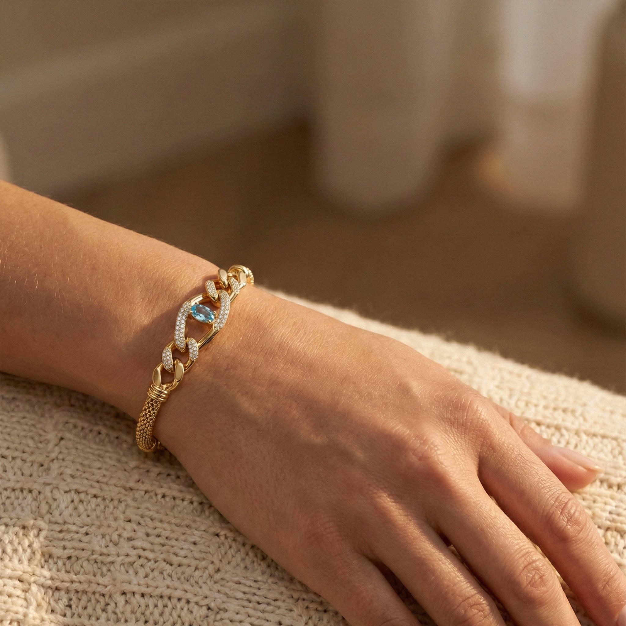 طقم "أزور بافيه" و "ووفن جولد" من الذهب الأصفر عيار 18